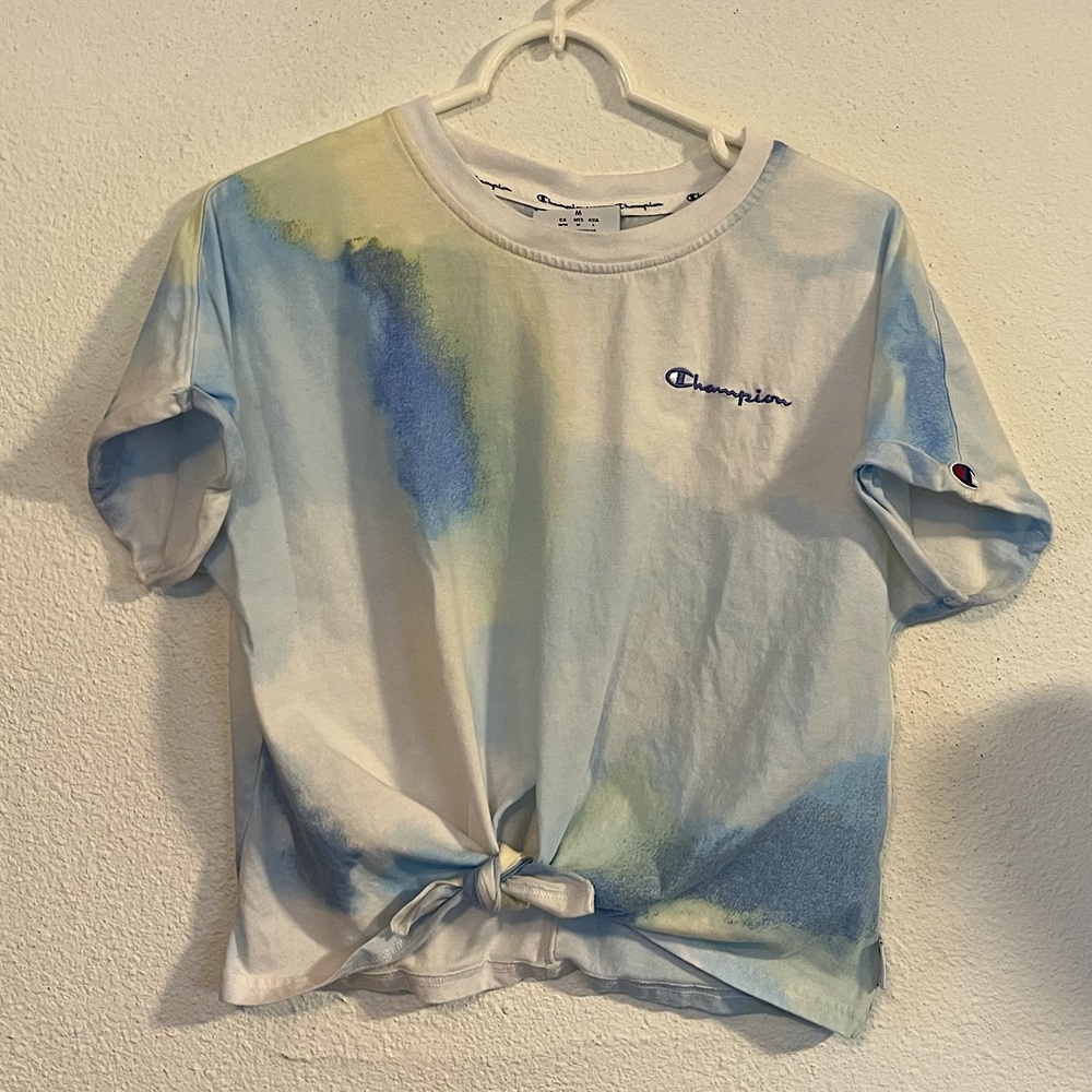 Tie-front super soft Champion workout shirt ✨